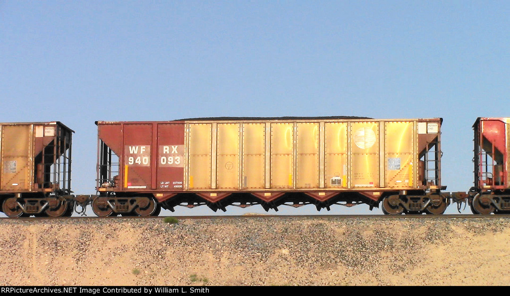 WB Unit Loaded Hooper Frt at Erie NV W-Pshr -94